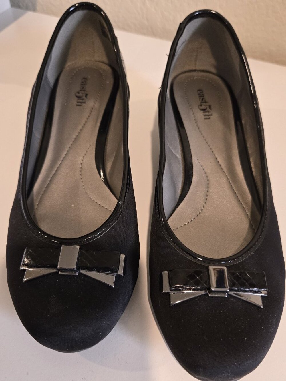 East 5th Black Wedge Pumps, Size 8 Bow Accent, Faux Snakeskin Heel, Office